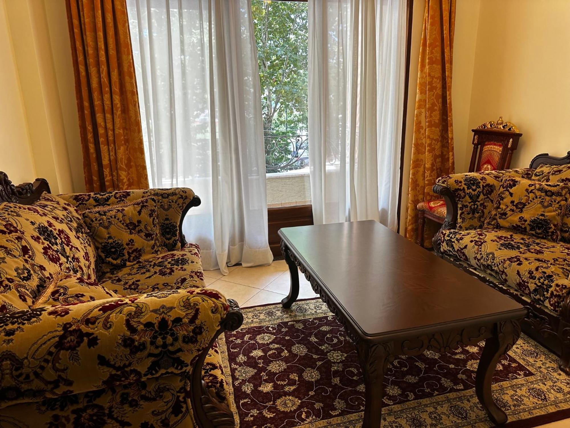 Dinasty Hotel Tirana Extérieur photo
